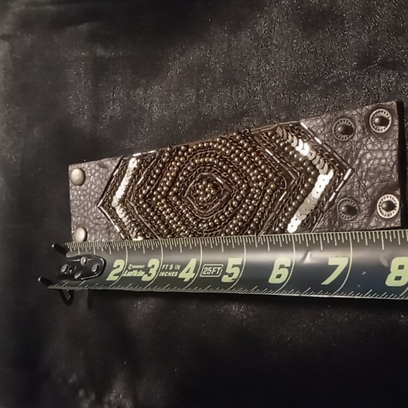 Beaded wrap bracelet . - Picture 3 of 6